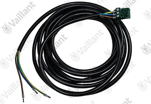 Vaillant Kabelbaum mit mehreren Kabeln in schwarzer Ummantelung und einem grünen Anschlussstecker. Kabelgeflecht mit farbigen Drähten sichtbar.